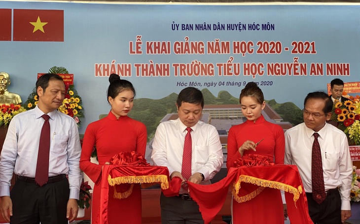 TP.HCM: Trường đầu tiên khai giảng năm học mới - Ảnh 1.