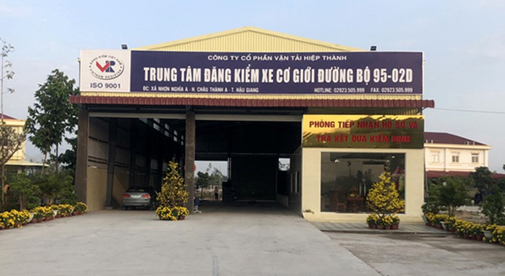 Đình chỉ trung tâm đăng kiểm vì cho xe không đạt chuẩn qua kiểm định - Ảnh 1.