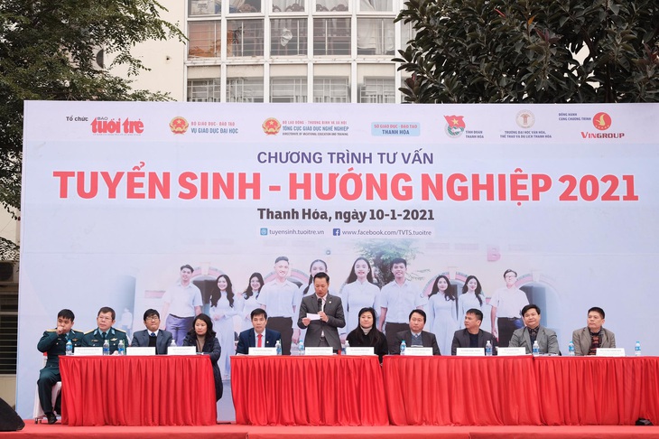 Tư vấn tuyển sinh ở Thanh Hóa: Muốn vào ngành hot, chuẩn bị học phí và học cật lực - Ảnh 1.