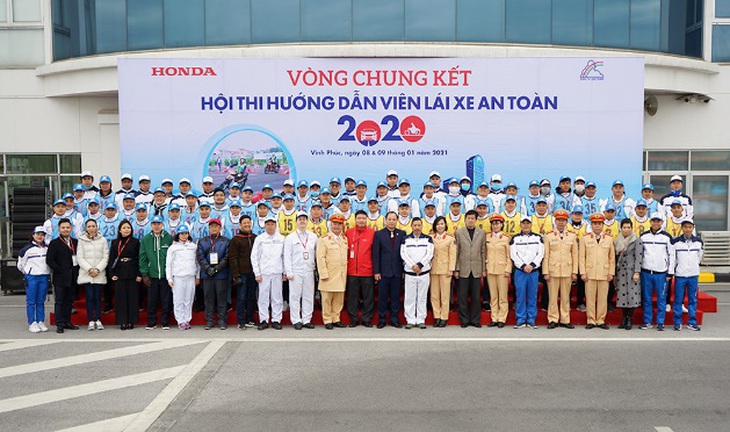 Vòng chung kết hội thi Hướng dẫn viên lái xe an toàn năm 2020 - Ảnh 1. Vòng chung kết hội thi Hướng dẫn viên lái xe an toàn năm 2020 - Ảnh 1.