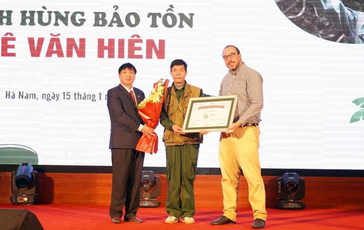 Người thợ săn gác súng, giờ được vinh danh Anh hùng bảo tồn - Ảnh 1. Người thợ săn gác súng, giờ được vinh danh Anh hùng bảo tồn - Ảnh 1.