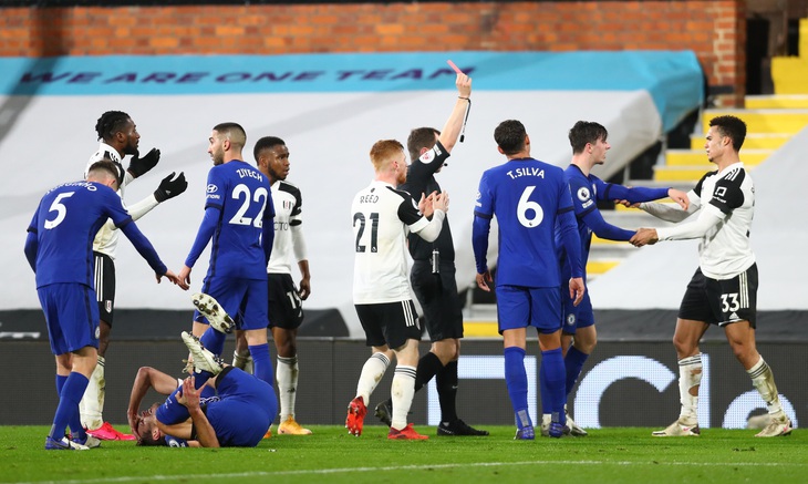 Mount tỏa sáng, Chelsea thắng chật vật 10 người Fulham - Ảnh 1.