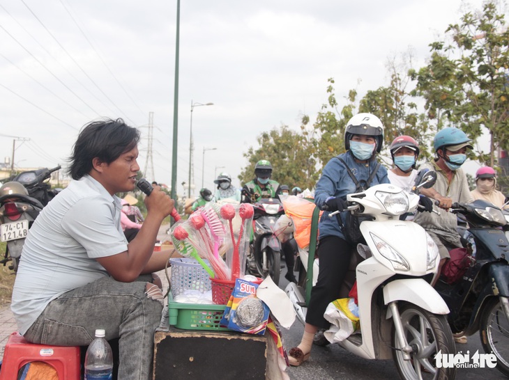 Gác lại tết đoàn viên, khơi lên nhiều tâm sự - Ảnh 3.