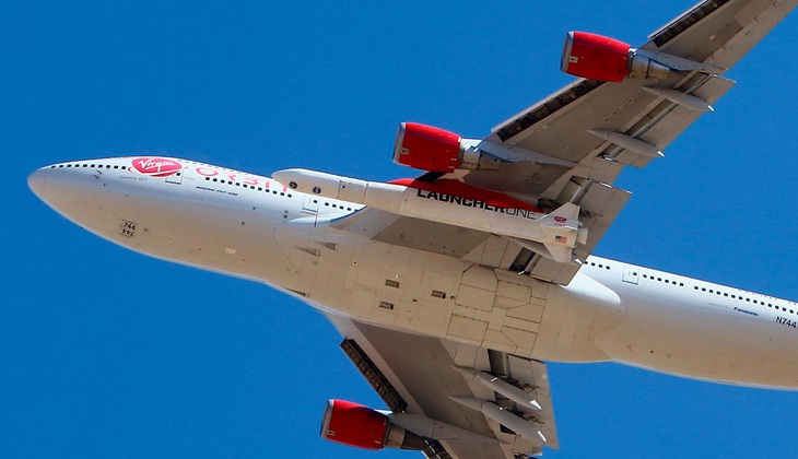 Phóng thành công tên lửa vào không gian từ máy bay Boeing 747 - Ảnh 1.