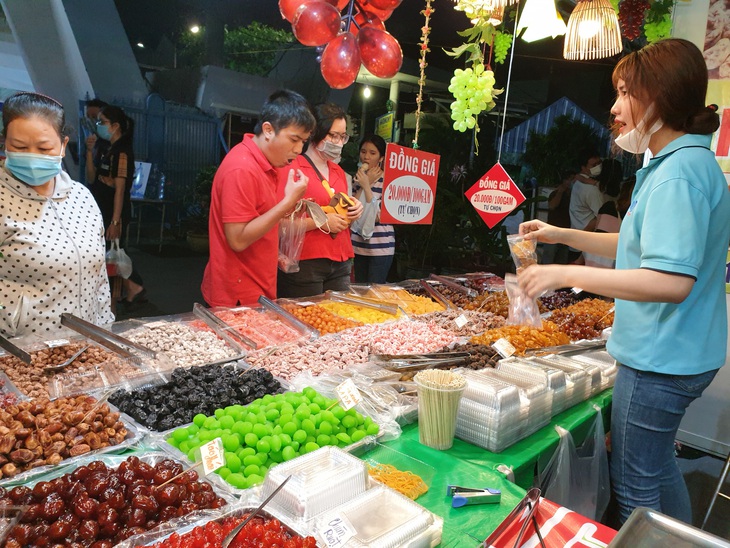 Dân Sài Gòn săn miến Hà Nội, tré Bình Định, khô miền Tây... - Ảnh 6.