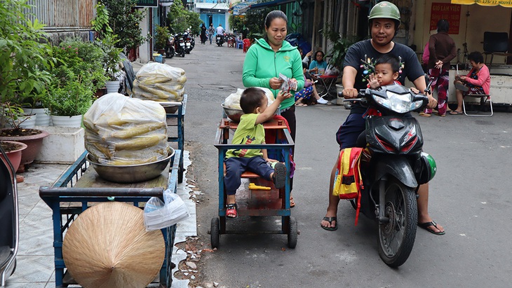 Chuyện tình những đôi đũa lệch - Kỳ 1: Vua bắp Sài Gòn và nàng Lọ Lem khập khiễng - Ảnh 1.