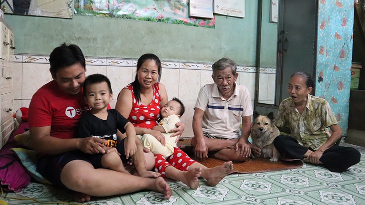 Chuyện tình những đôi đũa lệch - Kỳ 1: Vua bắp Sài Gòn và nàng Lọ Lem khập khiễng - Ảnh 3.