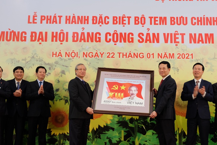 Phát hành bộ tem đặc biệt mừng Đại hội Đảng XIII - Ảnh 1.