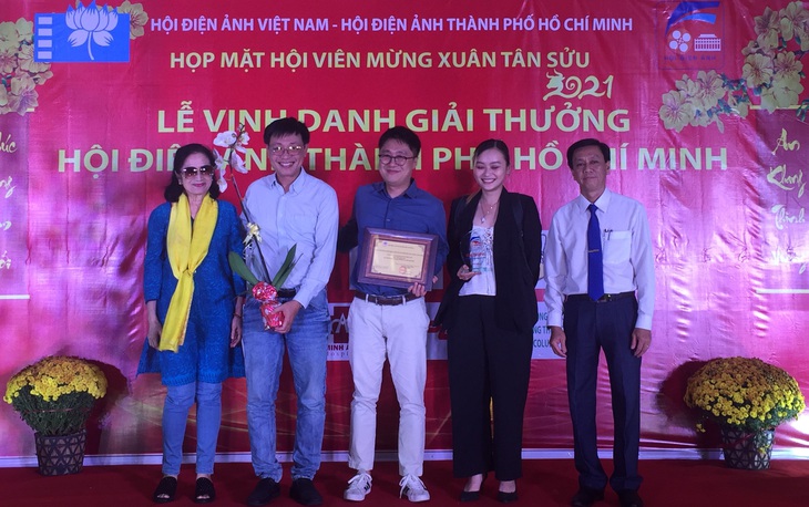 Tiệc trăng máu nhận giải thưởng Hội Điện ảnh TP.HCM - Ảnh 1.