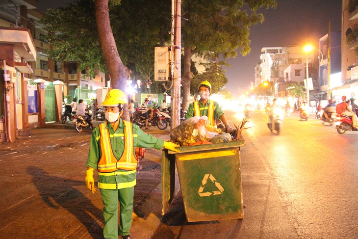 Tất niên cho con em công nhân môi trường đô thị khó khăn: Chút lòng thảo thơm - Ảnh 1.