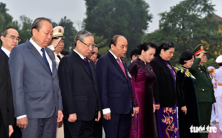 Lãnh đạo Đảng, Nhà nước vào lăng viếng Chủ tịch Hồ Chí Minh, tưởng niệm các anh hùng liệt sĩ