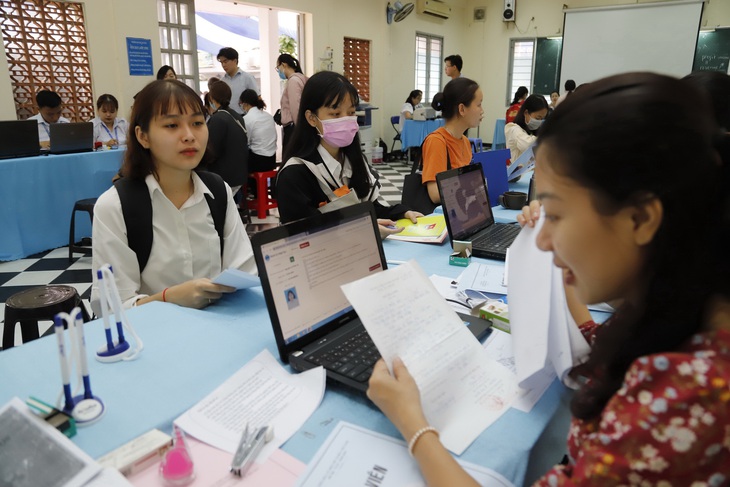 Bộ Nội vụ: Chủ tịch hội đồng trường đứng đầu đại học sẽ không phù hợp - Ảnh 1.