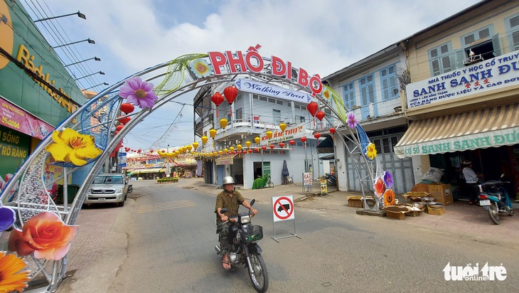 Tân Châu của An Giang mở phố đi bộ gần 250m cho bà con vui tết - Ảnh 1. Tân Châu của An Giang mở phố đi bộ gần 250m cho bà con vui tết - Ảnh 1.