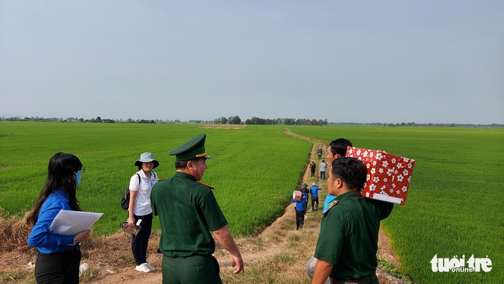 Thăm và tặng quà cho 177 chốt phòng chống dịch ở An Giang - Ảnh 2.