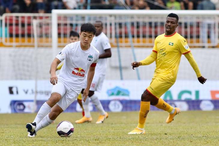 Vòng 3 V-League hoãn thi đấu 3 trận, các trận khác tiếp tục chờ chỉ đạo - Ảnh 1.