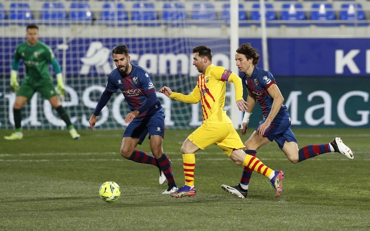 La Liga: Messi trở lại giúp Barca thắng tối thiểu, Atletico Madrid lấy lại ngôi đầu - Ảnh 1.