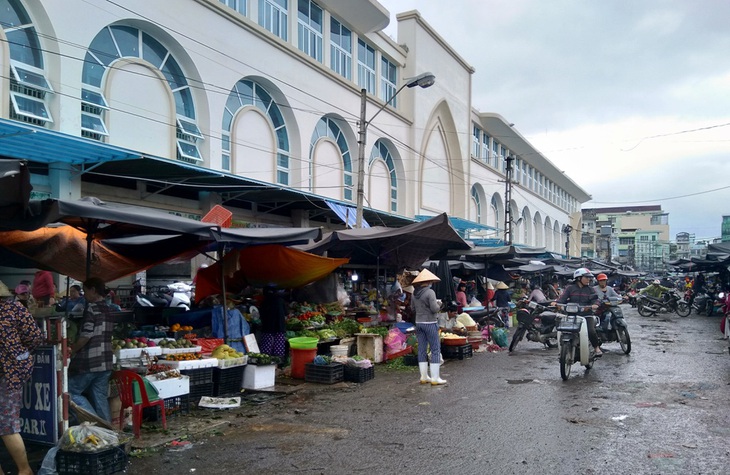 200 hộ tiểu thương chợ Đầm tròn phải ra khỏi chợ trong 15 ngày, sau 20-1 sẽ cắt điện - Ảnh 2.