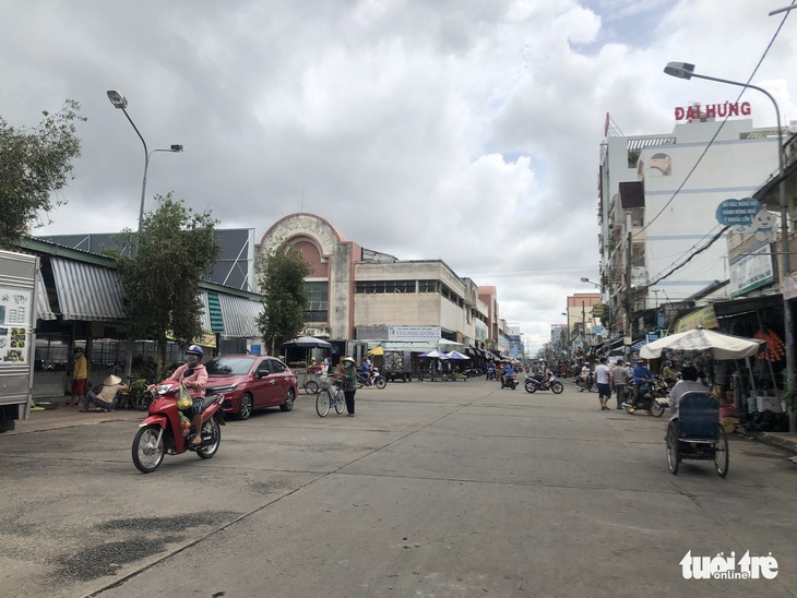 Vào Đồng Tháp làm việc phải tiêm đủ vắc xin hoặc bố trí ăn, nghỉ tại chỗ - Ảnh 1.