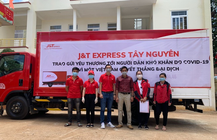 Ấm lòng nghĩa cử cao đẹp của nhân viên J&T Express - Ảnh 1.