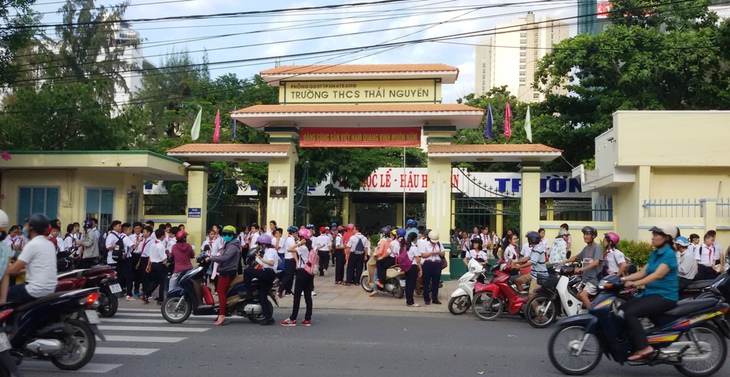 Khánh Hòa hoãn học trực tiếp với học sinh TP Nha Trang, các nơi khác học từ 18-10 - Ảnh 1.