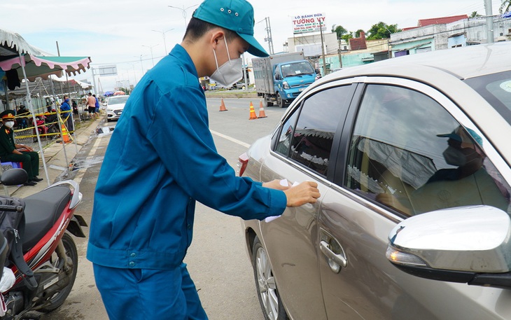 Bí thư Tỉnh ủy Bến Tre: Chốt kiểm tra không được gây khó người dân