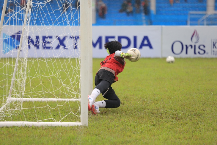 Hòa Bình FC tuyển chọn 50 thí sinh, hứa hẹn trình làng lứa cầu thủ tài năng - Ảnh 4.