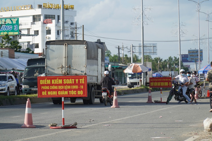 Người ở Cần Thơ, Bến Tre, Bình Thuận đi lại thế nào sau nghị quyết 128? - Ảnh 1.