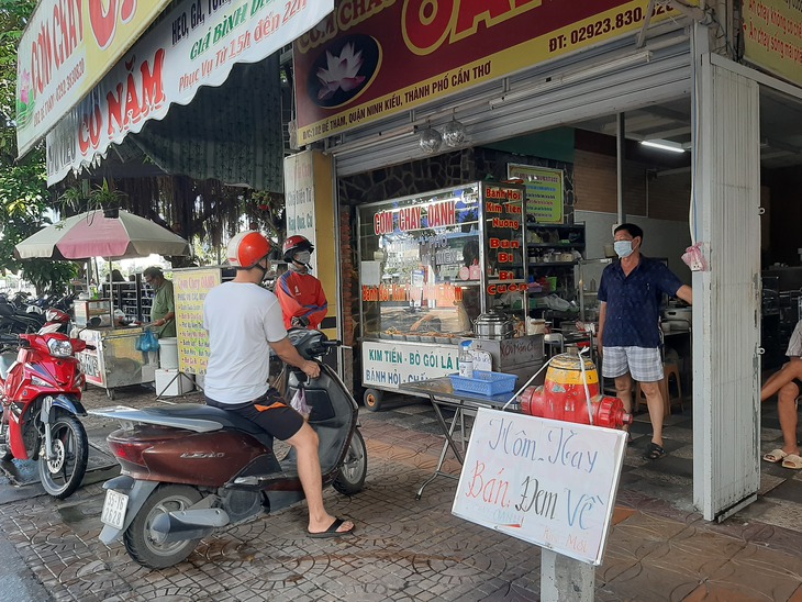 Ngày đầu thực hiện theo hướng dẫn mới, chợ truyền thống ở Cần Thơ vẫn chưa hoạt động lại - Ảnh 1.