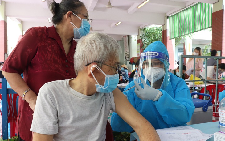 TP.HCM đã tiêm 10,7 triệu liều vắc xin, có 62,7% người trên 65 tuổi tiêm mũi 2