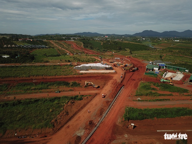 Đề nghị công an điều tra chiêu trò hiến đất làm đường để phân lô, tách thửa tại Bảo Lộc - Ảnh 2.