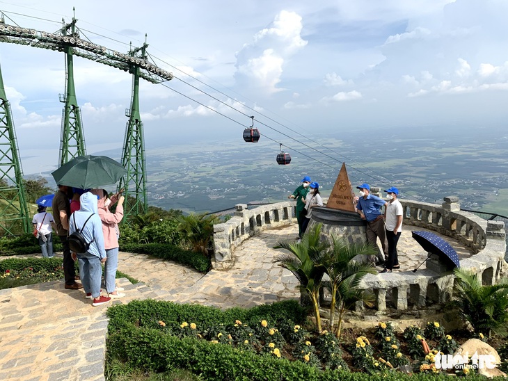 Bí thư Nguyễn Văn Nên cùng lực lượng tuyến đầu tham quan Củ Chi - Tây Ninh - Ảnh 10.