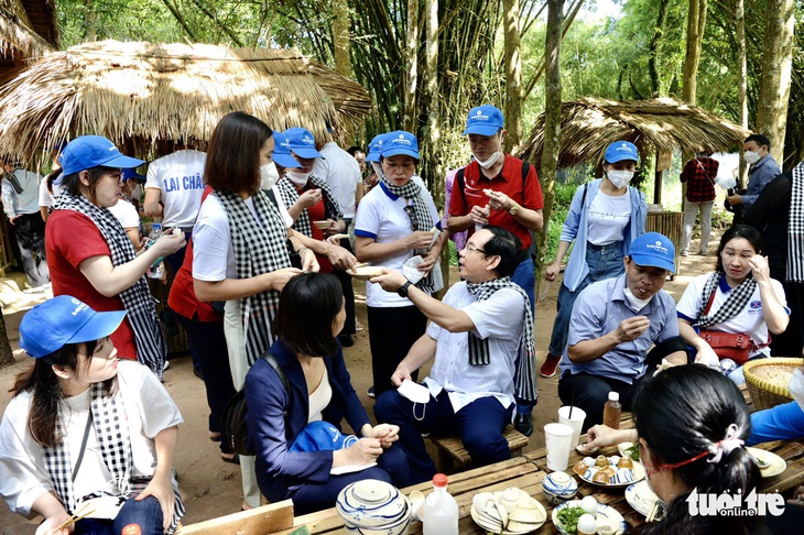 Bí thư Nguyễn Văn Nên cùng lực lượng tuyến đầu tham quan Củ Chi - Tây Ninh - Ảnh 5.