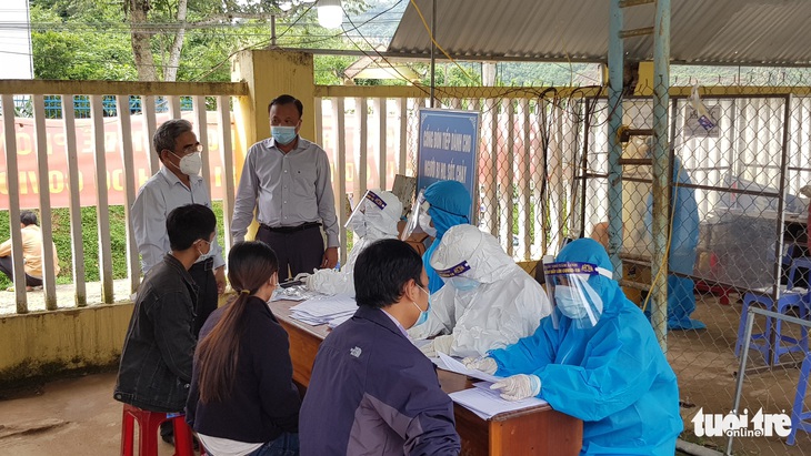 Bắc Giang, Quảng Nam phát hiện nhiều học sinh dương tính, Hà Nội khẩn tìm người tới tiệm tóc - Ảnh 2.