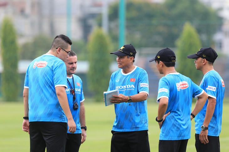 HLV Mai Đức Chung: “Đội tuyển nữ Việt Nam quyết tâm giành vé dự World Cup” - Ảnh 1.