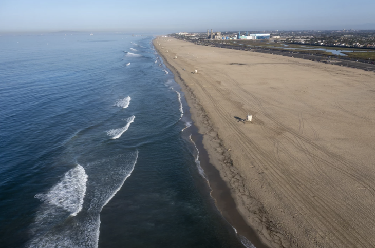 Tràn dầu trên biển ở quận Cam, California - Ảnh 7.