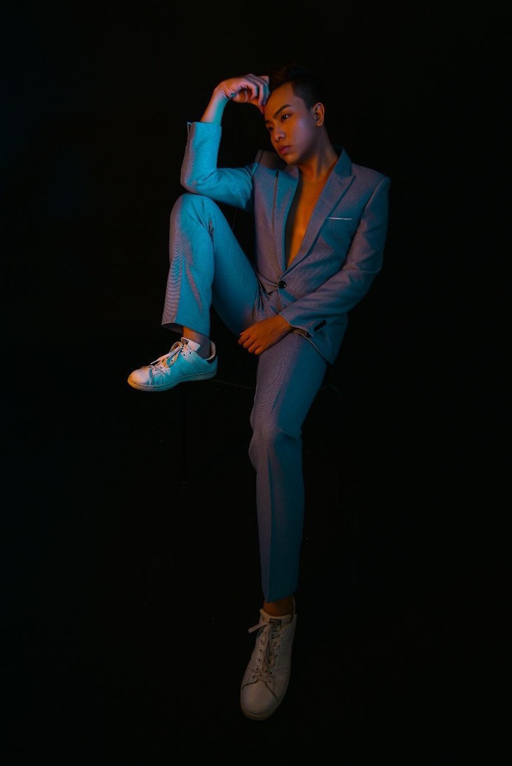 Nghe ‘hit-maker’ Hứa Kim Tuyền kể chuyện viết nhạc giữa mùa dịch - Ảnh 1. Nghe ‘hit-maker’ Hứa Kim Tuyền kể chuyện viết nhạc giữa mùa dịch - Ảnh 1.