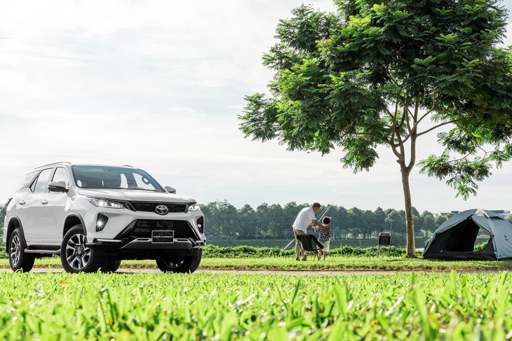 Bán ra hơn một năm, vì sao Toyota Fortuner Legender vẫn hút khách? - Ảnh 2.