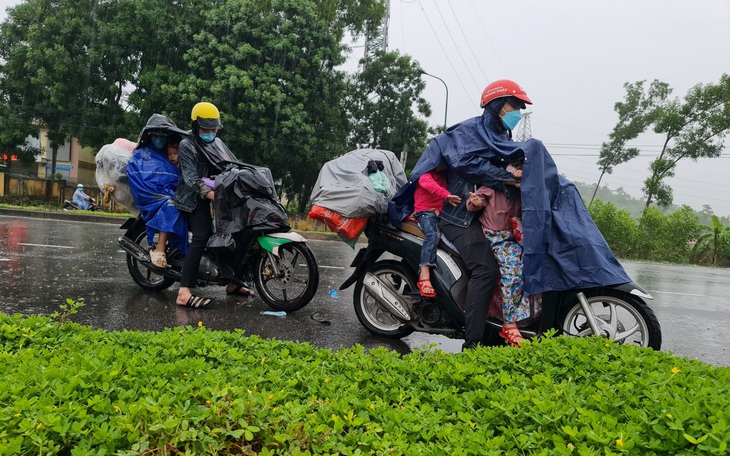 Thủ tướng: Người dân về quê là nhu cầu chính đáng, các tỉnh phải có trách nhiệm đưa đón