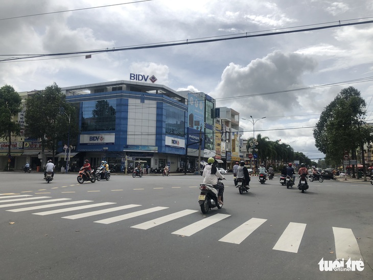 Đồng Tháp tháo dỡ các chốt kiểm soát COVID-19 nội tỉnh, tạo điều kiện lưu thông - Ảnh 1.