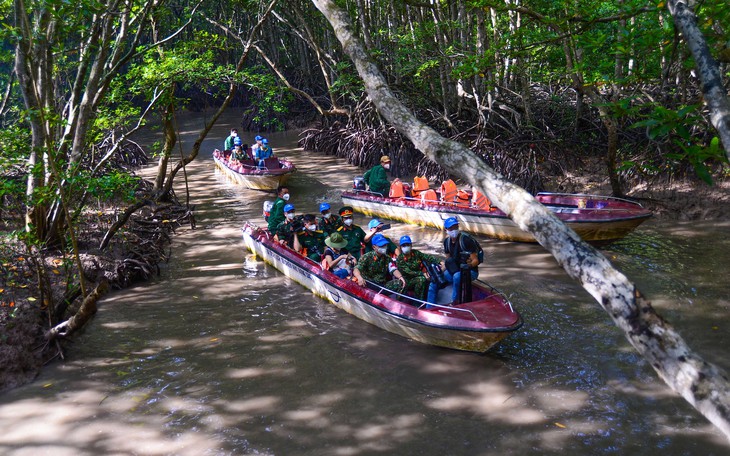 Du lịch rục rịch hồi sinh với tour an toàn - Ảnh 2.