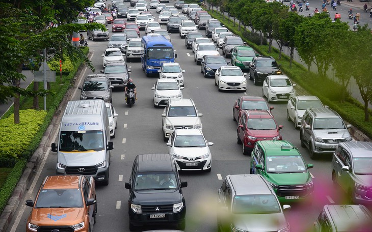 Hạn chế xe cá nhân: Nên bàn tới, đừng bàn lùi - Ảnh 1.