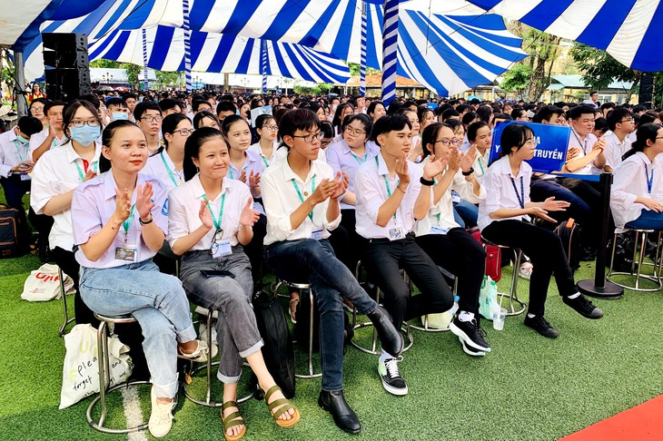 ĐH Y dược TP.HCM dành 17 tỉ đồng trao học bổng cho tân sinh viên khó khăn - Ảnh 1. ĐH Y dược TP.HCM dành 17 tỉ đồng trao học bổng cho tân sinh viên khó khăn - Ảnh 1.
