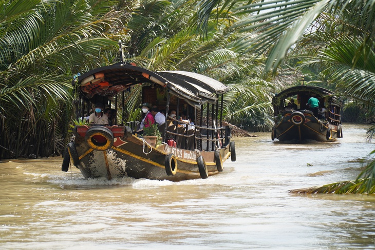 Bến Tre đón đoàn khách du lịch đầu tiên sau giãn cách xã hội - Ảnh 1.