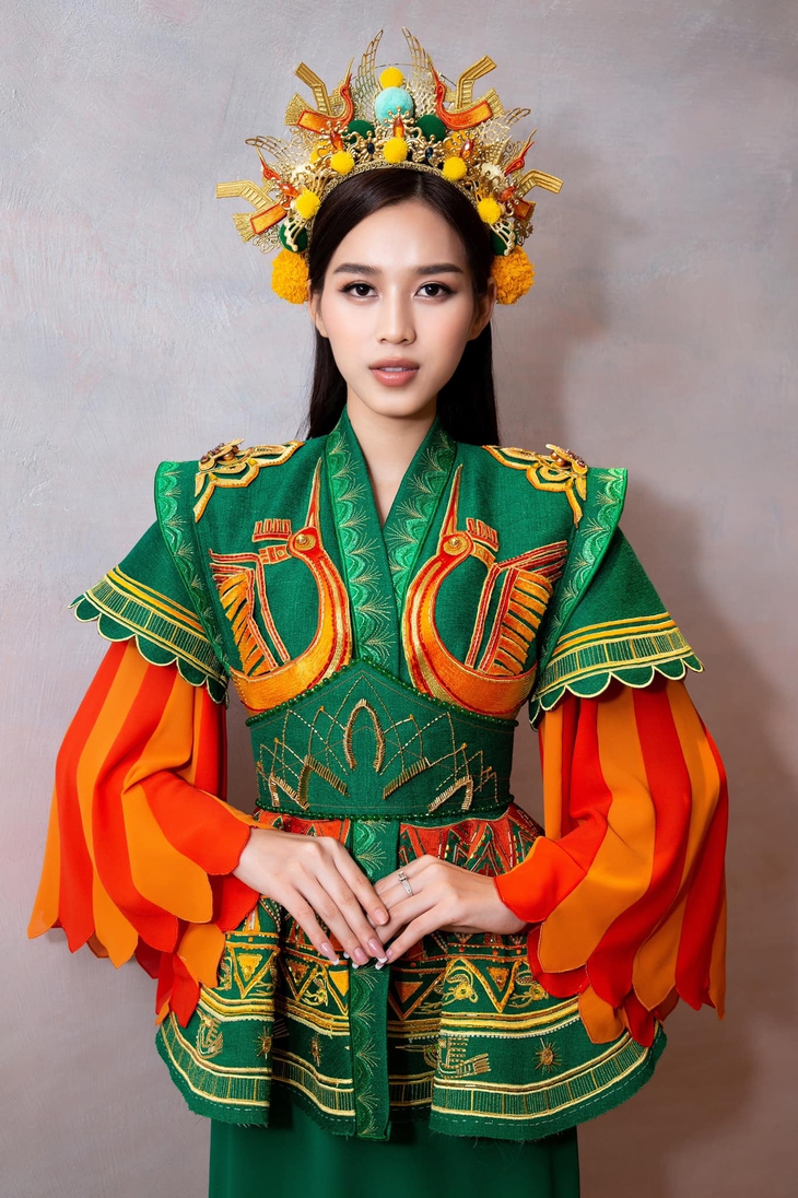 Lần đầu Đỗ Hà trình diễn trang phục, tài năng đánh đàn T’rưng trước thềm Miss World 2021 - Ảnh 2.