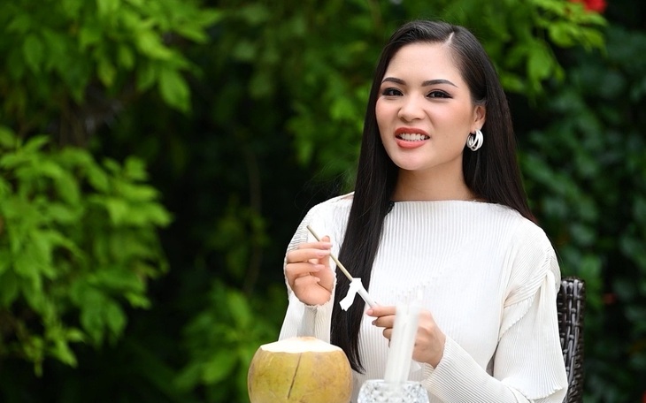 Rạp phim TP.HCM mở lại từ ngày 19-11, Vân Anh mang dự án ống hút sậy đến Miss Earth 2021