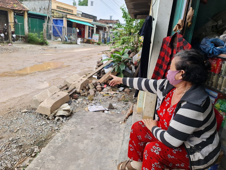 Mượn đường thi công cao tốc Đà Nẵng - Quảng Ngãi, đường nát mà không chịu sửa - Ảnh 7.