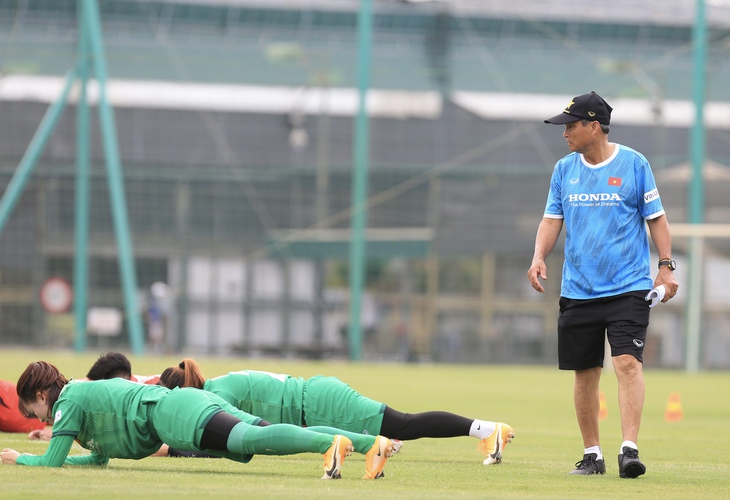 Tập trung đội tuyển nữ Việt Nam chuẩn bị cho vòng chung kết Asian Cup 2022 - Ảnh 1.