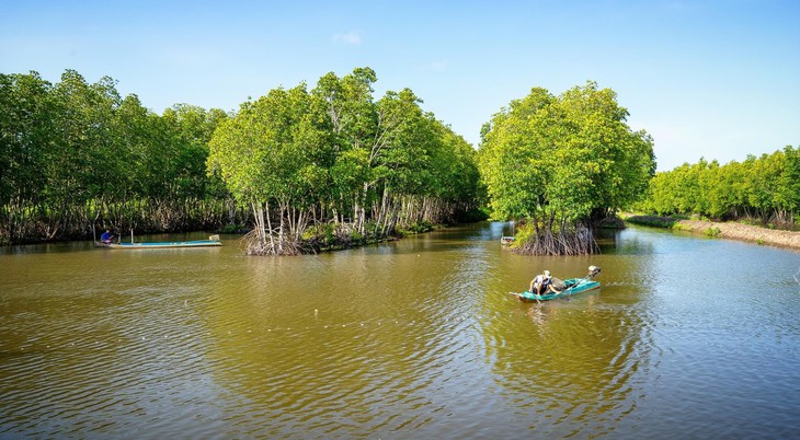 Ngón chân cái chưa khô bùn vạn dặm - Ảnh 1. Ngón chân cái chưa khô bùn vạn dặm - Ảnh 1.