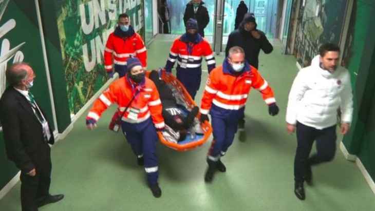 Neymar nằm khóc trên cáng cứu thương và tuyên bố: Tôi sẽ trở lại mạnh mẽ hơn - Ảnh 1. Neymar nằm khóc trên cáng cứu thương và tuyên bố: Tôi sẽ trở lại mạnh mẽ hơn - Ảnh 1.