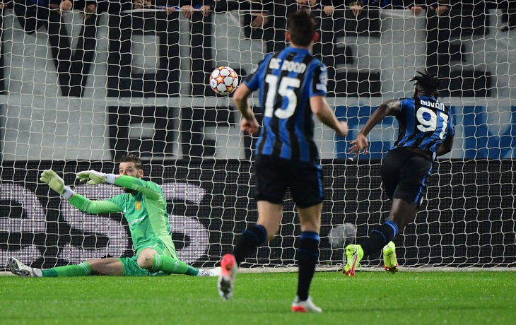 Ronaldo ghi hai bàn ở những phút bù giờ, Man Utd ‘thoát chết’ trước Atalanta - Ảnh 3.